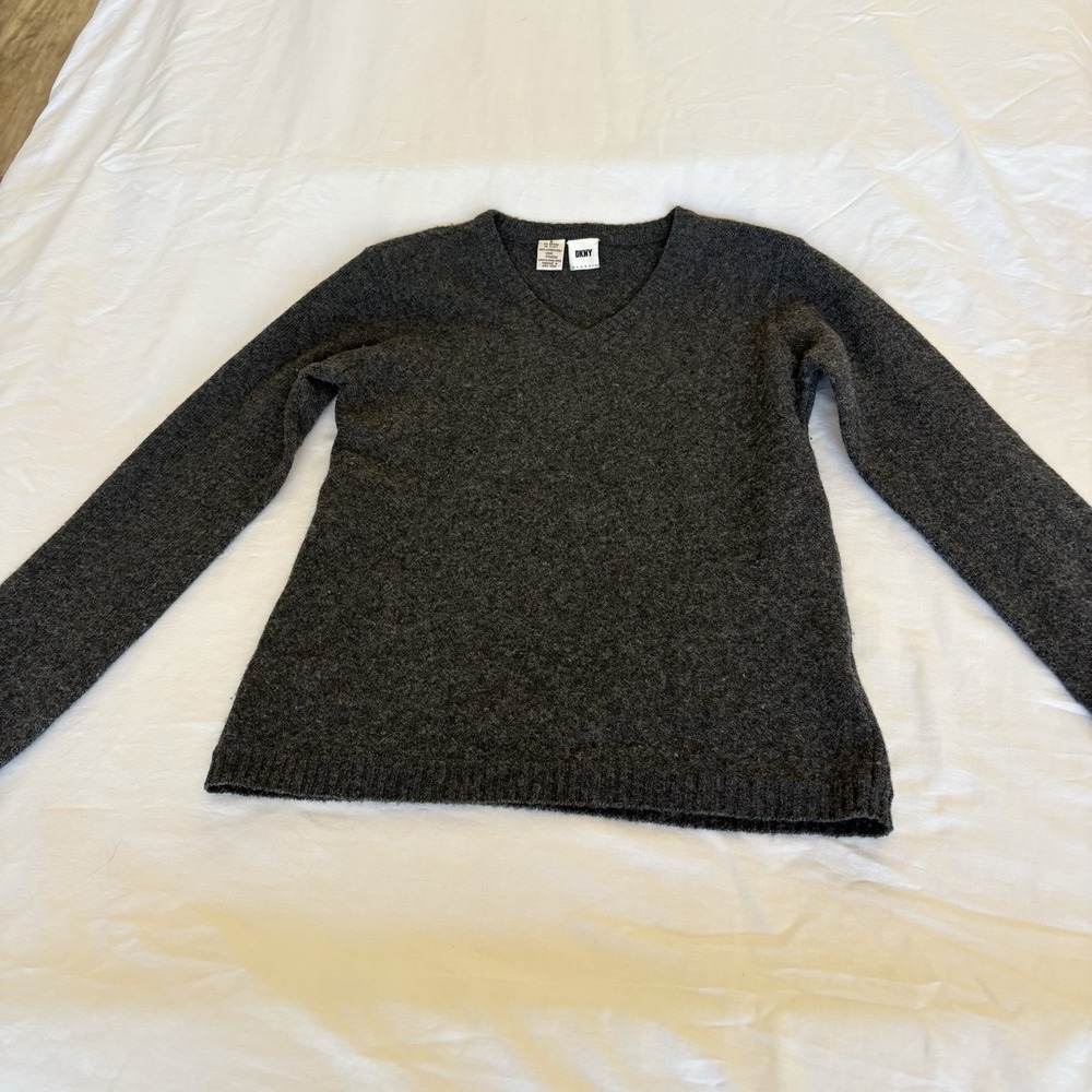 DKNY Women's Gray 100% Lambswool V Neck Fitted Sweater Sz Small